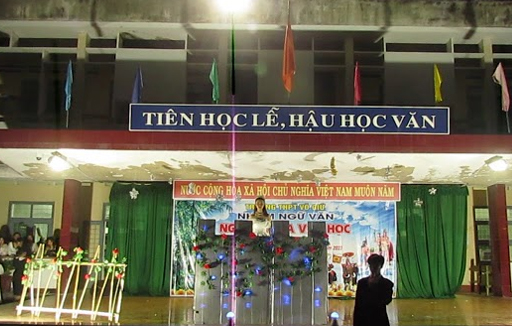 Tiểu phẩm Tình yêu và thù hận - Trích Romeo và Juliet - Lớp 11A1 năm học 2022 - 2023